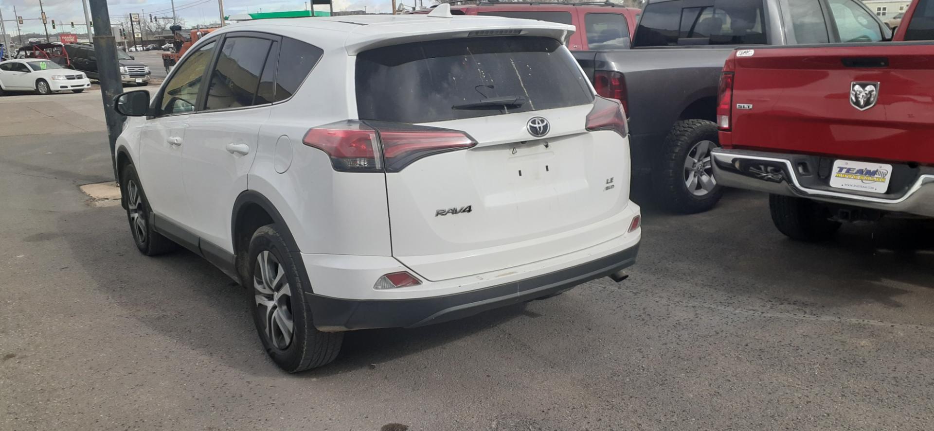 2018 Toyota RAV4 (2T3BFREV4JW) , located at 2015 Cambell Street, Rapid City, SD, 57701, (605) 342-8326, 44.066433, -103.191772 - CARFAX AVAILABLE - Photo#3